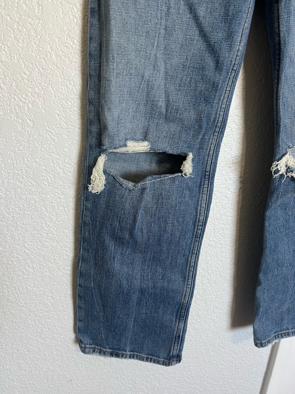 Abercrombie & Fitch The Ankle Straight Ultra High Rise Distressed Jeans - Picture 4 of 11